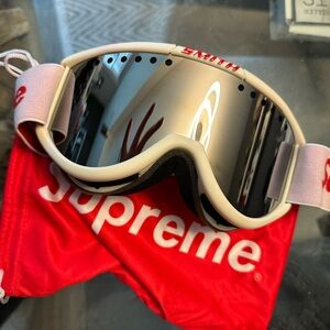SMITH Cream and Silver Ski Goggles